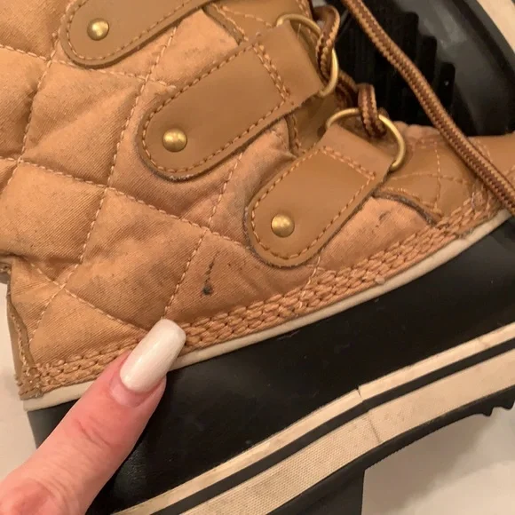 Sorel Tan and Black Winter Boots - Picture 8 of 11